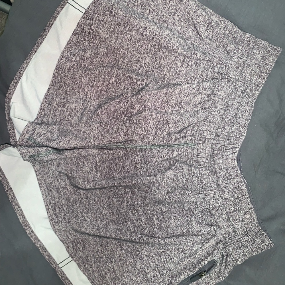 Lululemon Tracker shorts 4”.